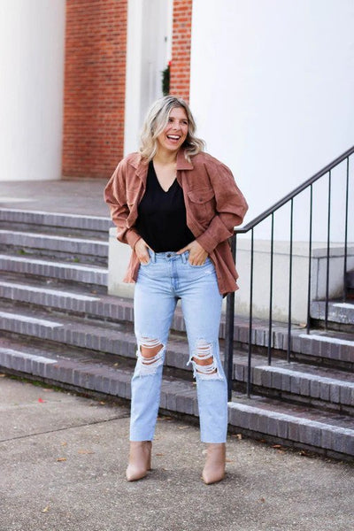 Brown Sandals with Ripped Jeans Fall Outfits For Women (5 ideas
