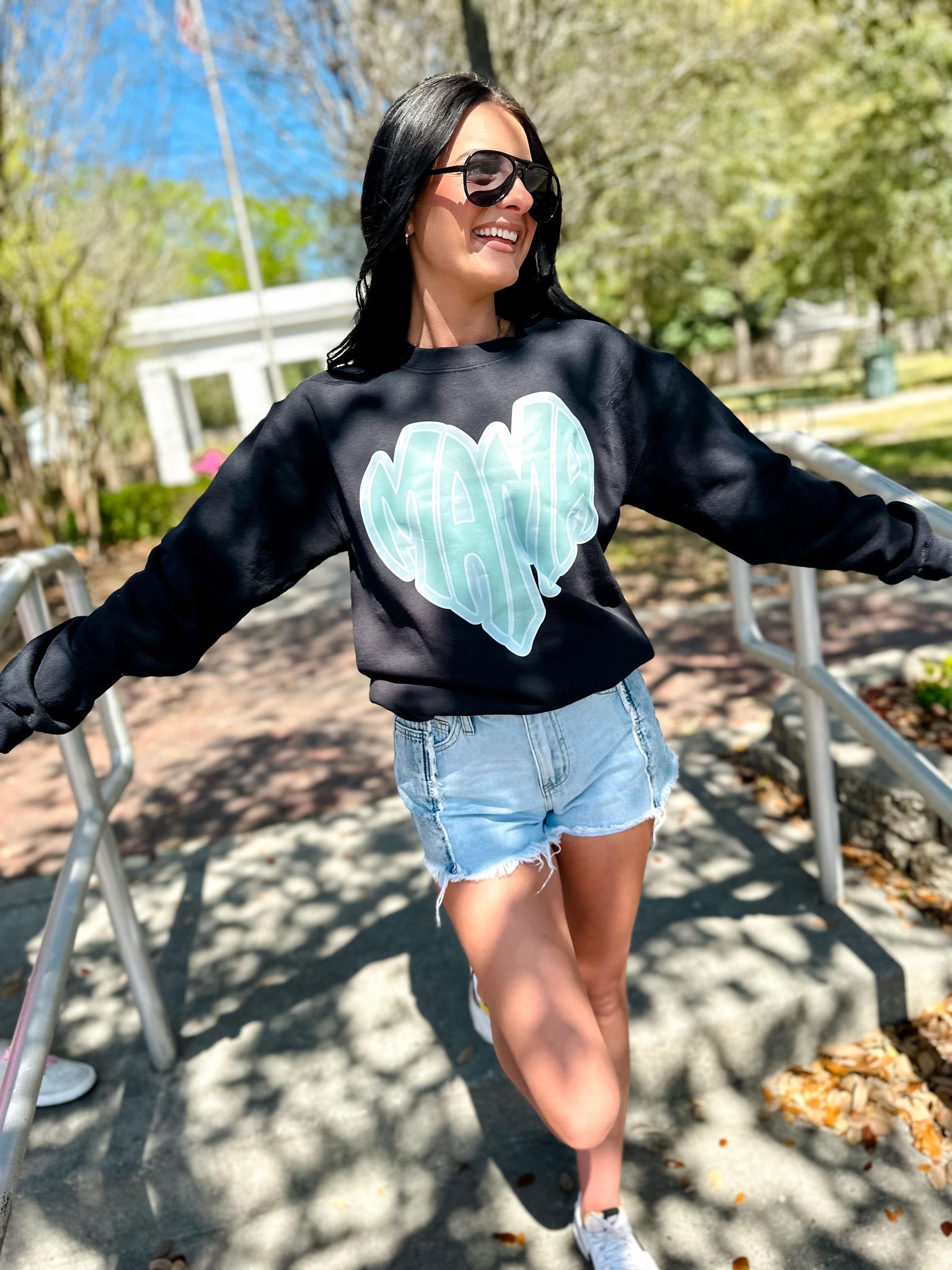 MAMA Heart Black Sweatshirt