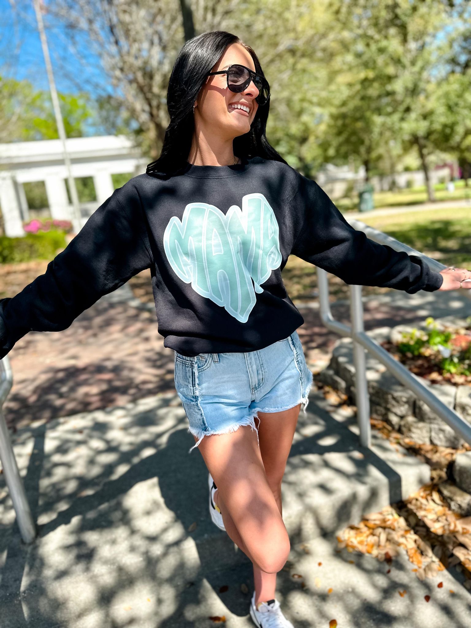 MAMA Heart Black Sweatshirt