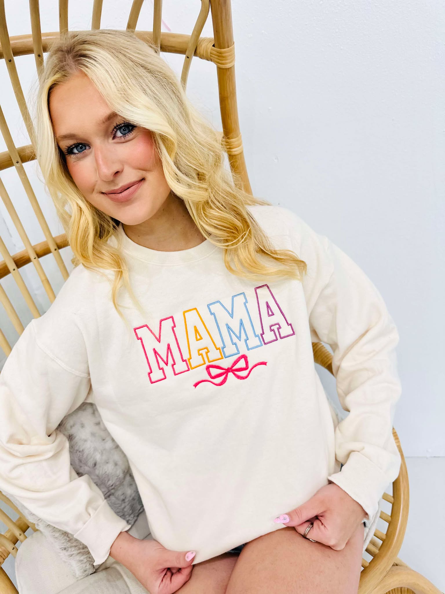 MAMA Ribbon Embroidery Ivory Sweatshirt