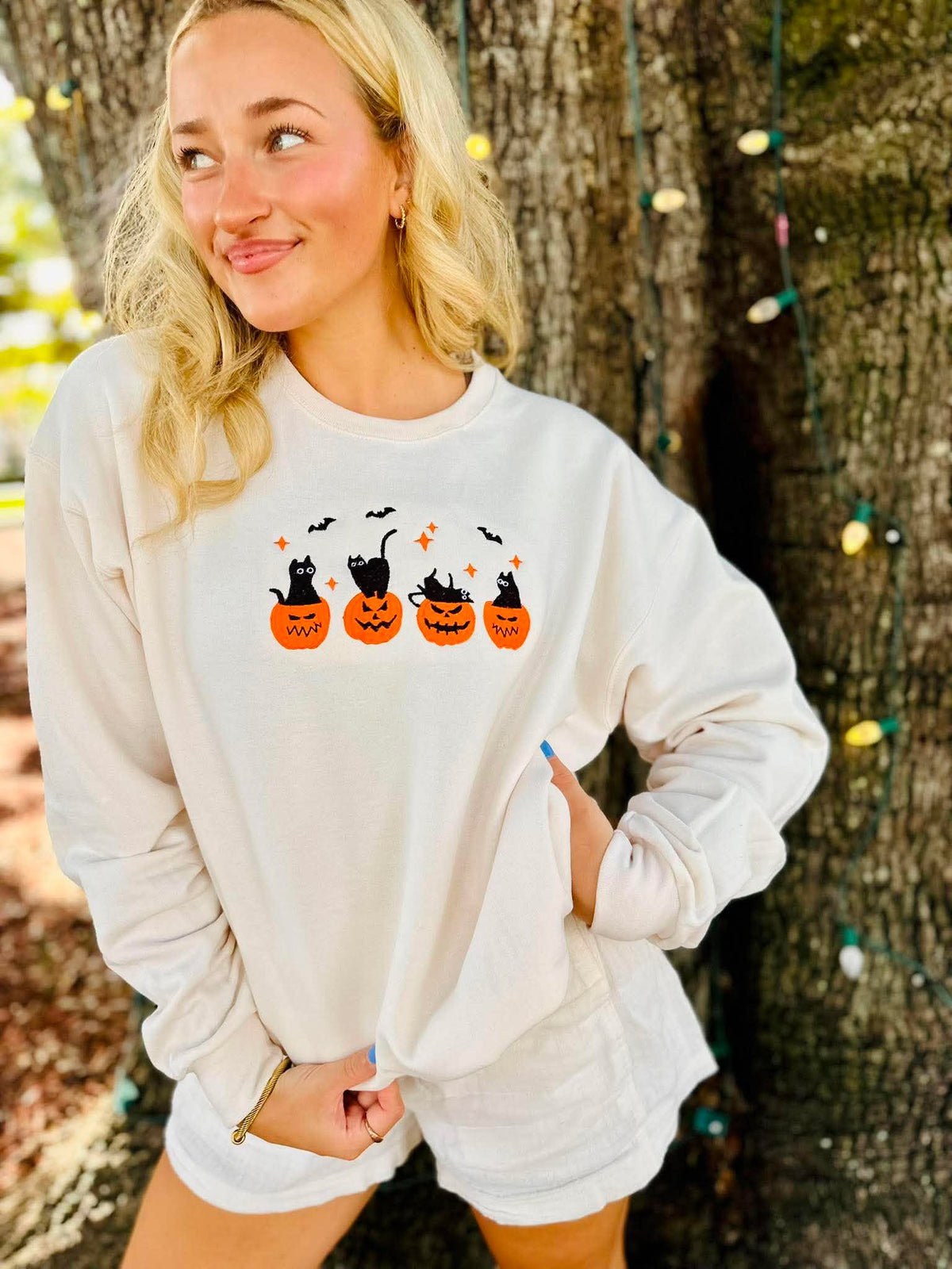 Spooky Kitty Sweat Cream Sweatshirt