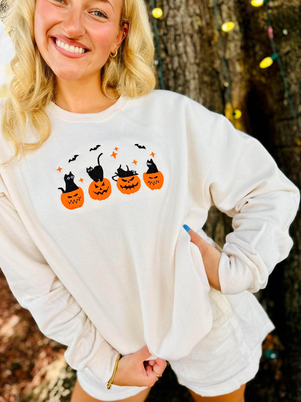 Spooky Kitty Sweat Cream Sweatshirt