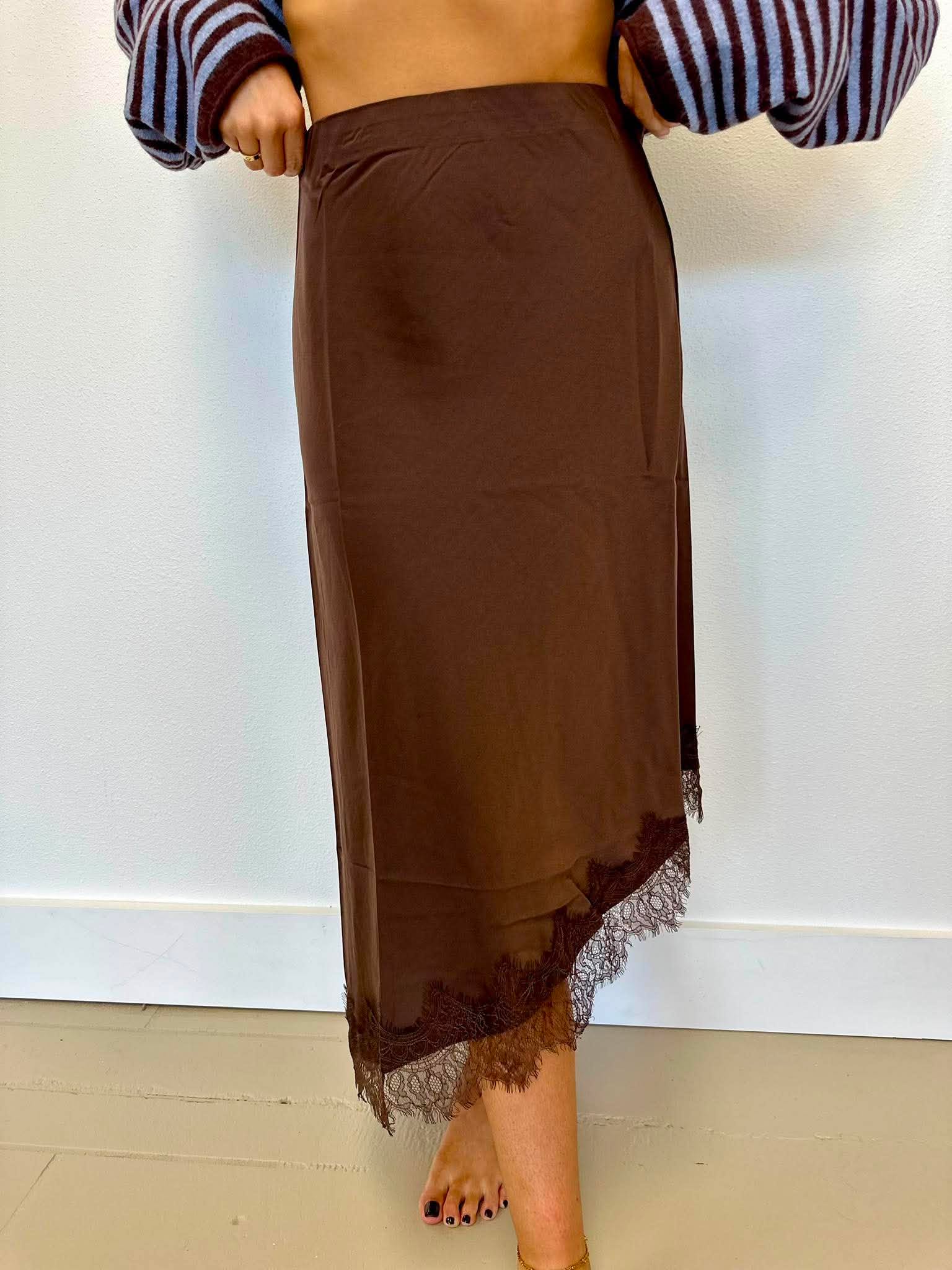 Chic Brown Lace Trim Skirt